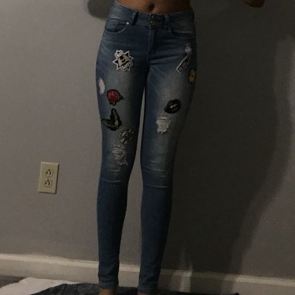 Light Wash Graphic Jeans - Picture 3 of 4